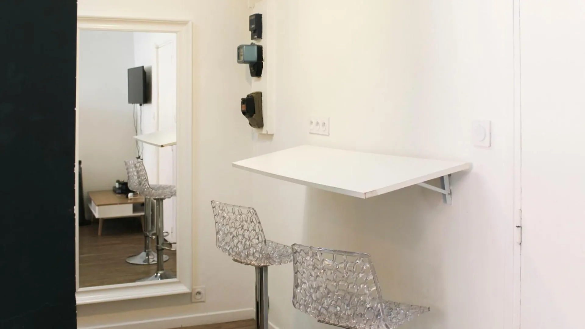 Cozy Studio Perfect For A Stay In パリ アパート
