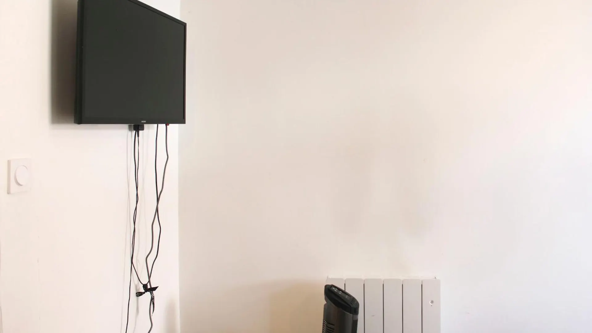 Cozy Studio Perfect For A Stay In パリ アパート